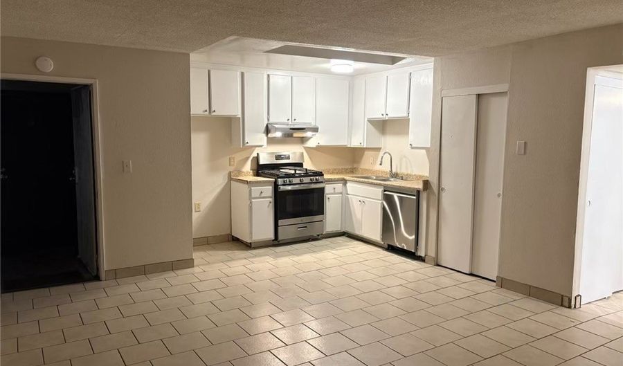 419 E Sycamore St E, Anaheim, CA 92805 - 2 Beds, 2 Bath