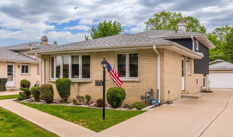 1016 S Haddow Ave, Arlington Heights, IL 60005 - 3 Beds, 2 Bath