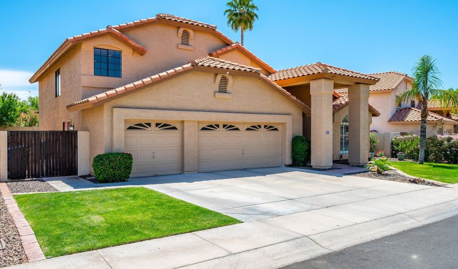 1660 W HONEYSUCKLE Ln, Chandler, AZ 85248 - 5 Beds, 3 Bath