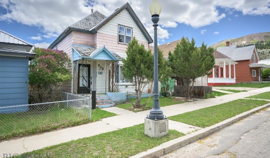 505 Oak St, Anaconda, MT 59711 - 3 Beds, 2 Bath