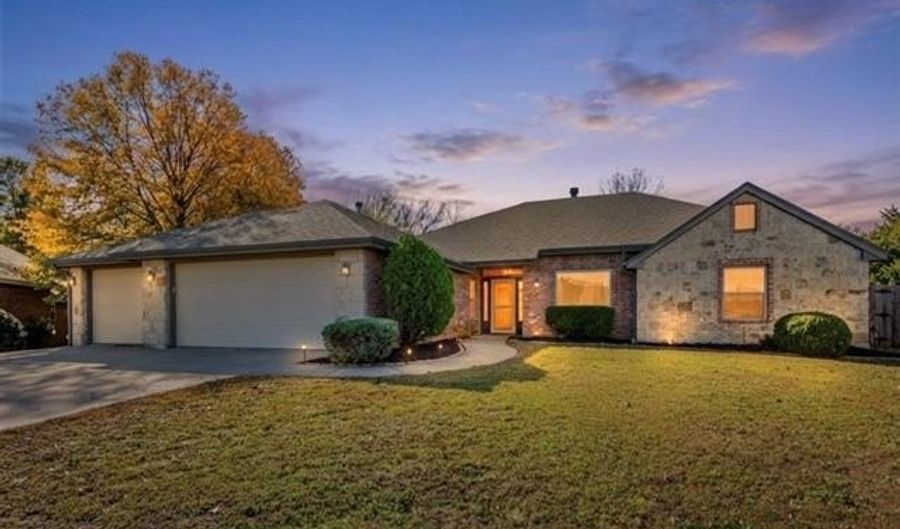 1257 East Dr, Bartlesville, OK 74006 - 4 Beds, 3 Bath