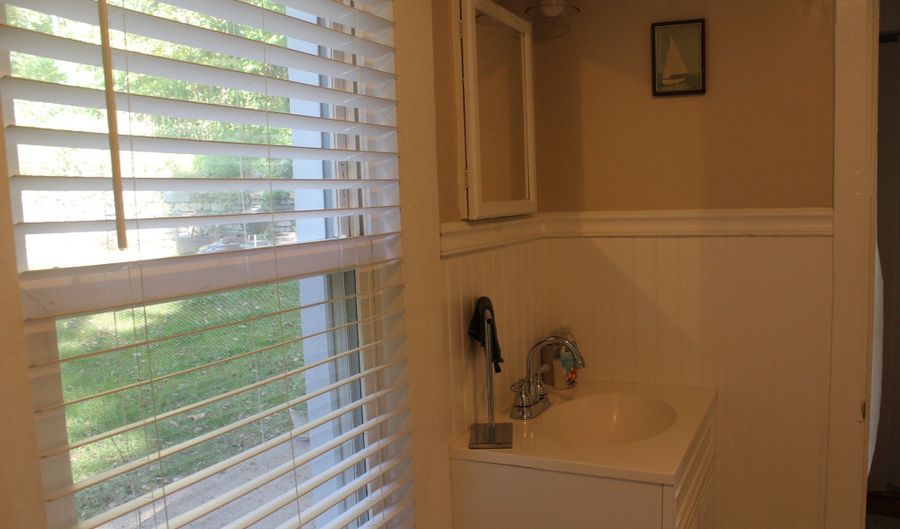 6 W Main St, Chester, CT 06412 - 4 Beds, 2 Bath