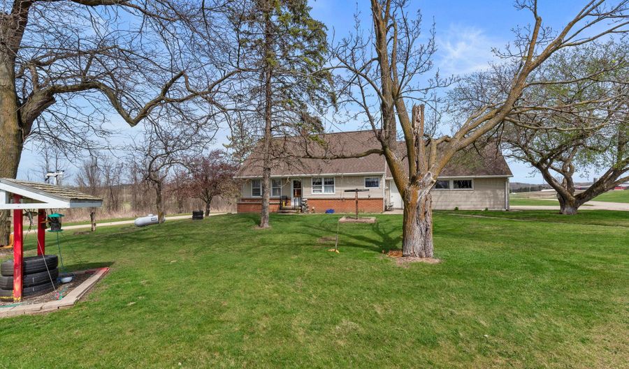 9332 Skyline Dr, Allenton, WI 53002 - 3 Beds, 2 Bath