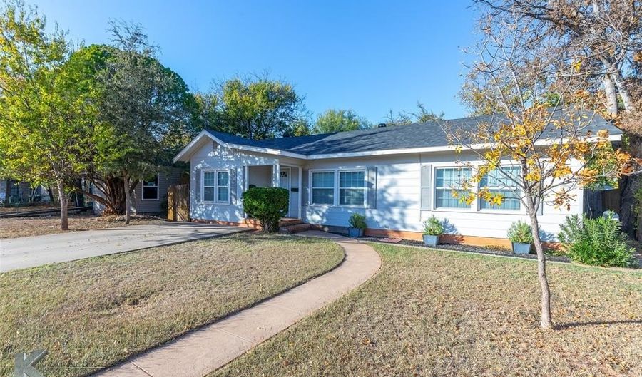 3442 S 11th St, Abilene, TX 79605 - 3 Beds, 2 Bath