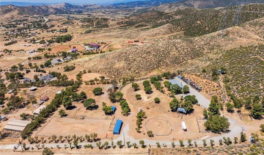 35675 Peppertree, Agua Dulce, CA 91390 - 3 Beds, 3 Bath