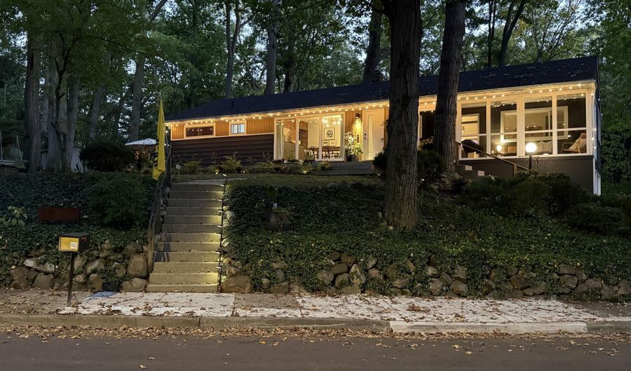3177 Sunnywood Dr, Ann Arbor, MI 48103 - 3 Beds, 2 Bath