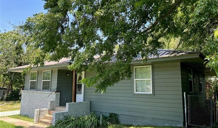 245 W 7th, Atoka, OK 74525 - 2 Beds, 1 Bath