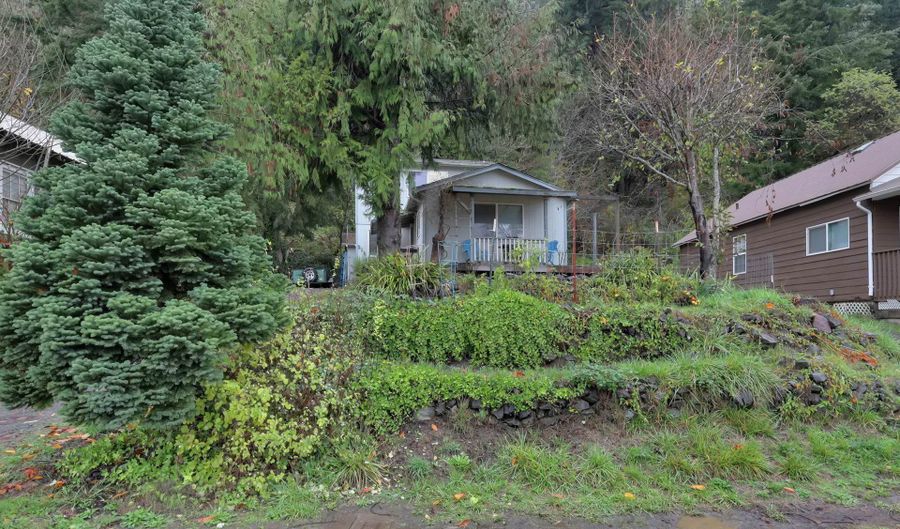 215 E ALDER St, Alsea, OR 97324 - 2 Beds, 2 Bath