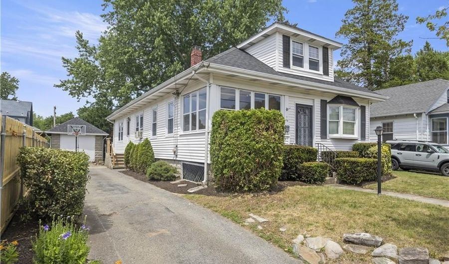 68 Friendly Rd, Cranston, RI 02910 - 5 Beds, 2 Bath