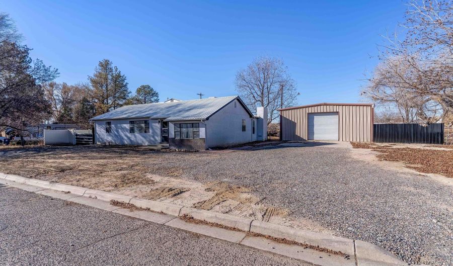 413 N 4TH St, Bloomfield, NM 87413 - 4 Beds, 2 Bath