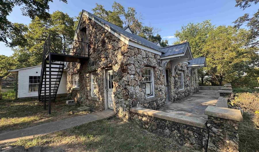 2 Triangle Ln, Batesville, AR 72501 - 3 Beds, 26 Bath