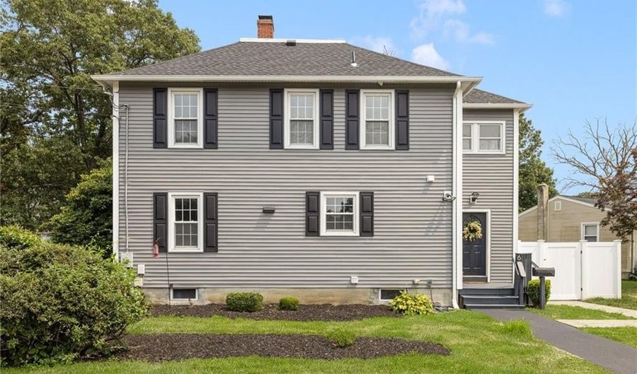 6 LARKSPUR Rd, Warwick, RI 02886 - 4 Beds, 2 Bath