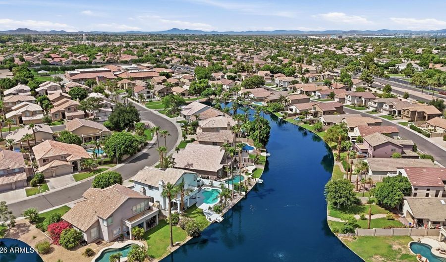 902 W AZALEA Pl, Chandler, AZ 85248 - 3 Beds, 3 Bath