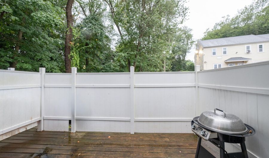 12 Scuppo Rd F9, Danbury, CT 06811 - 2 Beds, 1 Bath