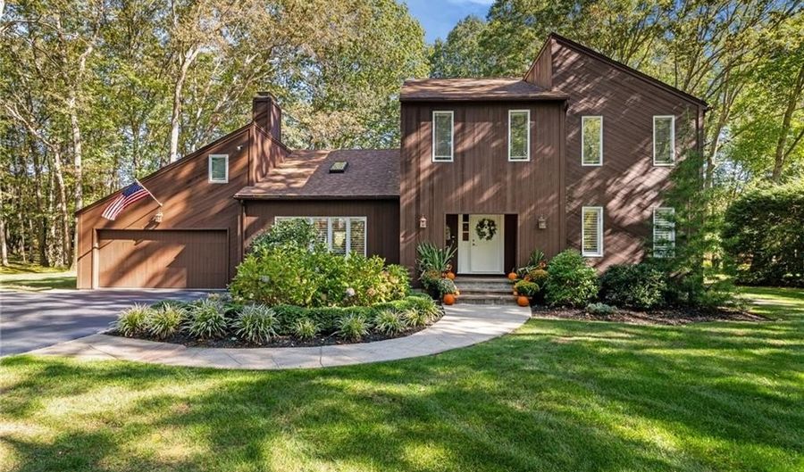 24 GREENWOOD Ln, Lincoln, RI 02865 - 4 Beds, 2 Bath