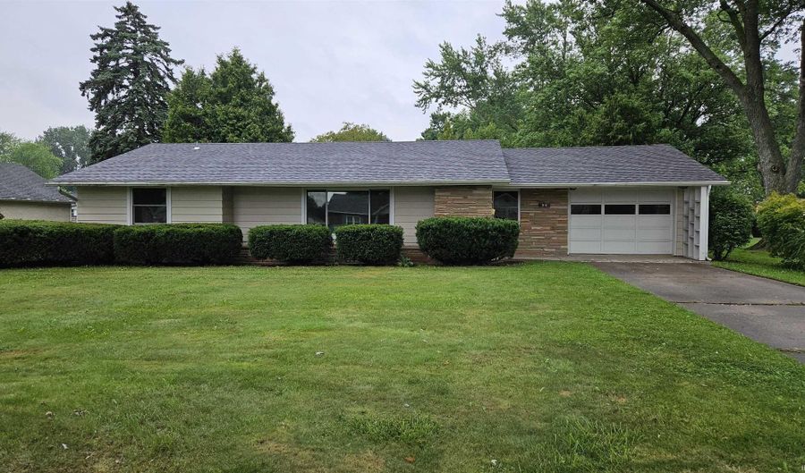 910 E 3rd St, Auburn, IN 46706 - 2 Beds, 1 Bath