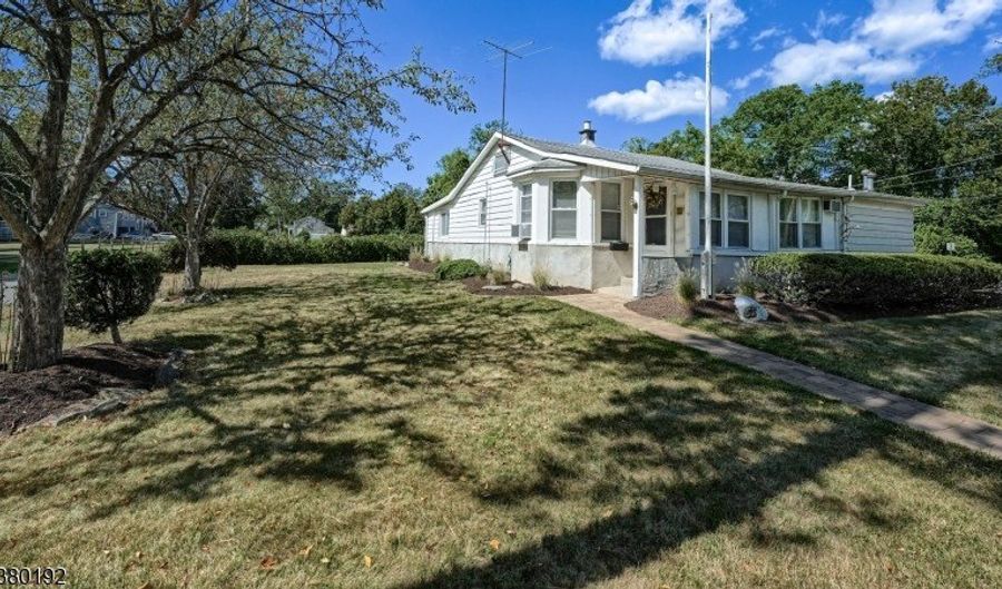 52 Riveredge Rd, Bayonne, NJ 07035 - 3 Beds, 2 Bath
