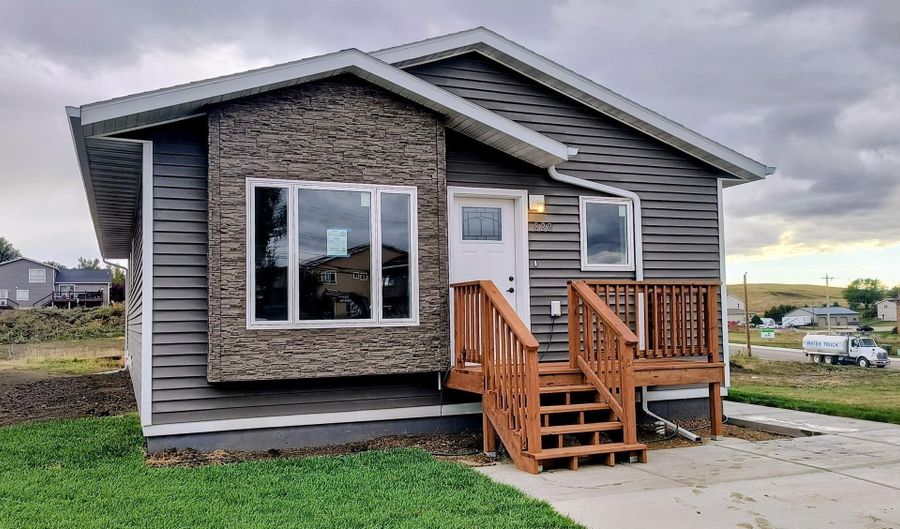 822 Heritage St, Belle Fourche, SD 57717 - 3 Beds, 2 Bath