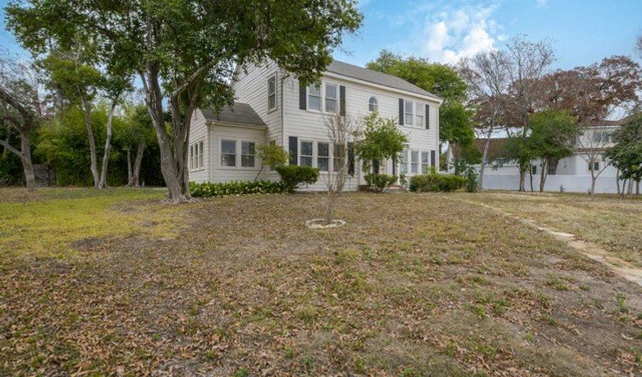 702 Ogden Ln, Alamo Heights, TX 78209 - 4 Beds, 3 Bath