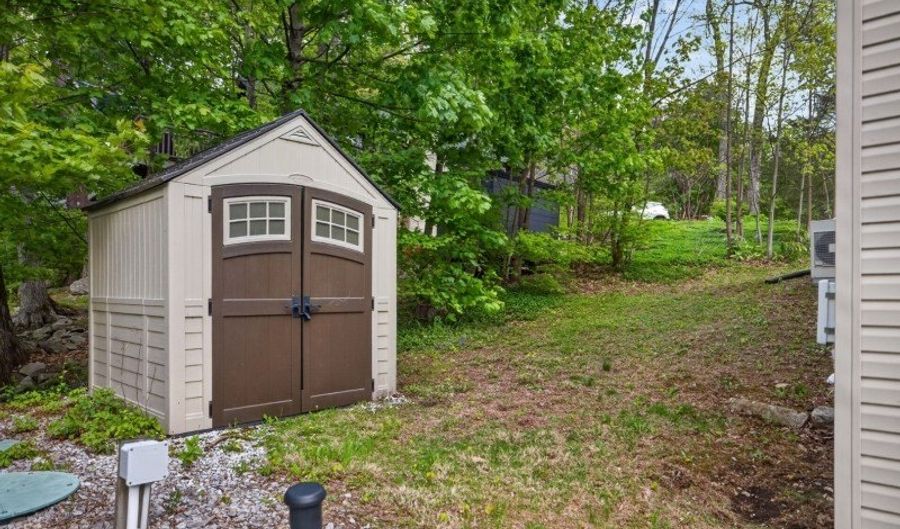 1052 Lakeside Dr E, Alloway, NJ 07422 - 2 Beds, 1 Bath