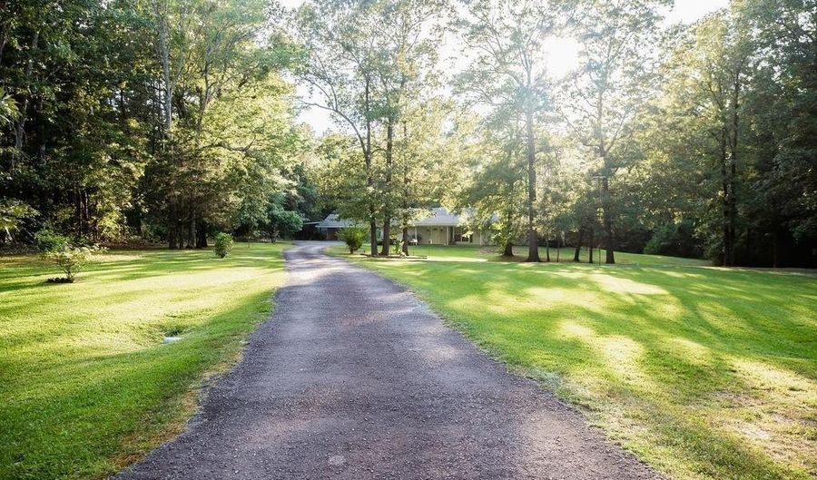 4510 LOWMAN Rd, Pine Bluff, AR 71603 - 3 Beds, 3 Bath