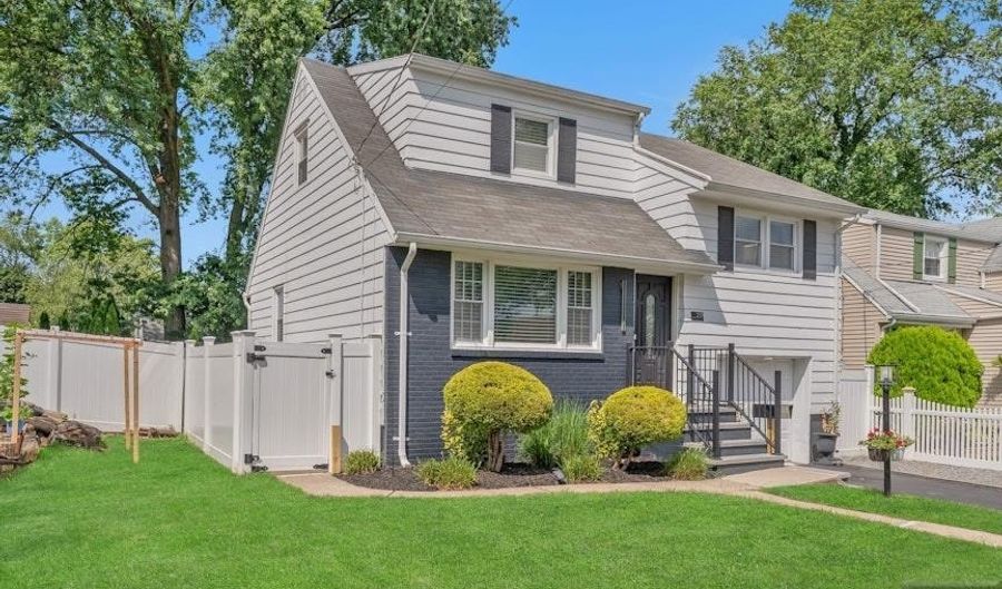 201 Maiden Ln, Bergenfield, NJ 07621 - 3 Beds, 2 Bath