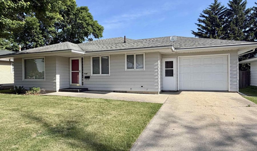 1107 4Th Ave, Ackley, IA 50601 - 2 Beds, 2 Bath