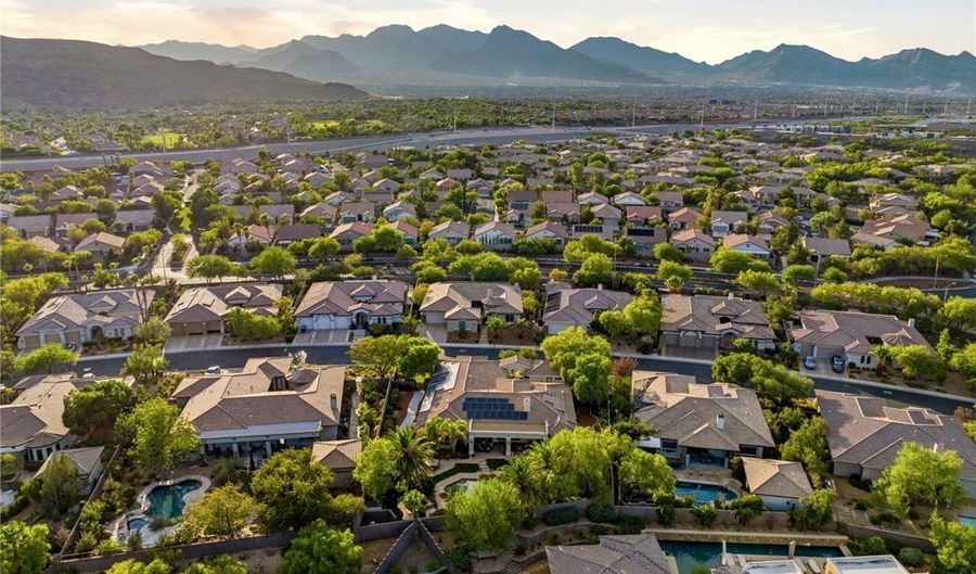 10925 Iris Canyon Ln, Las Vegas, NV 89135 - 4 Beds, 5 Bath
