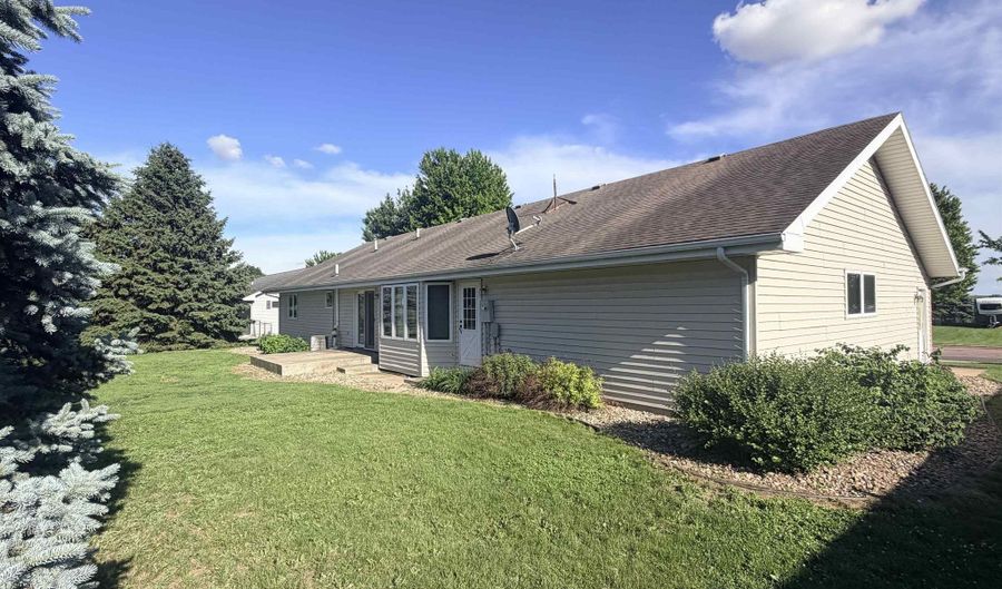 514 Anderson St, Alcester, SD 57001 - 3 Beds, 3 Bath
