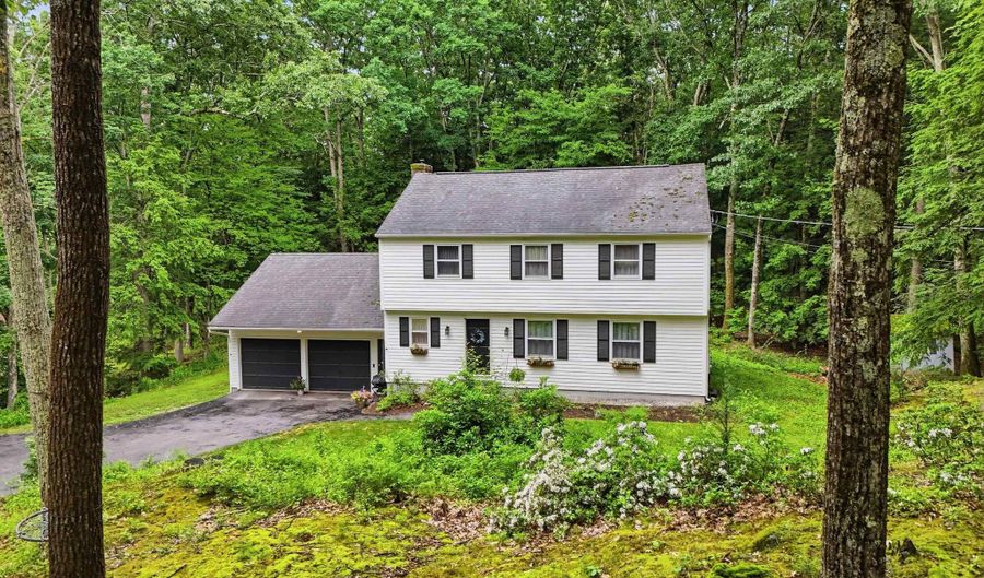 47 Beaver Ln, Bedford, NH 03110 - 4 Beds, 3 Bath