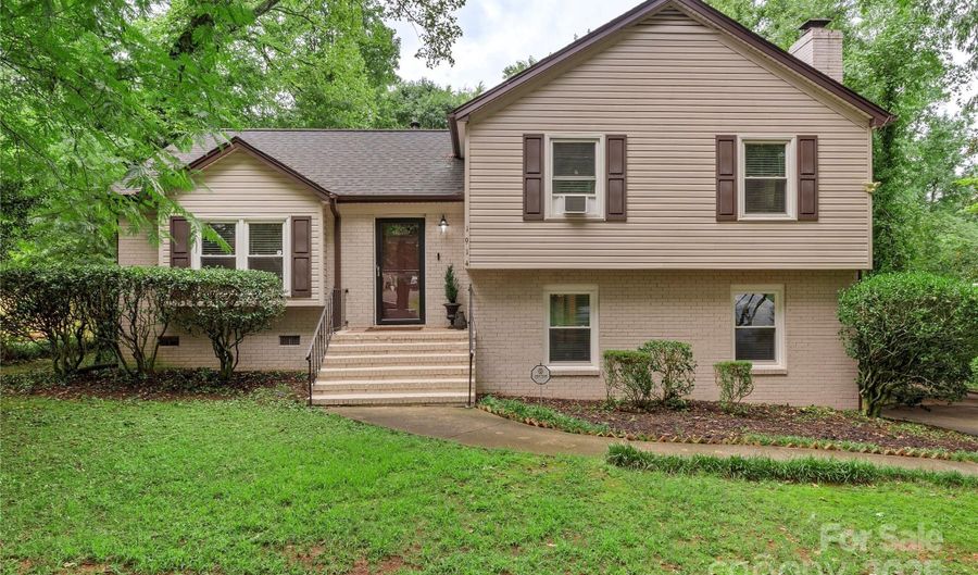1914 Bonnie Ln, Charlotte, NC 28213 - 4 Beds, 3 Bath