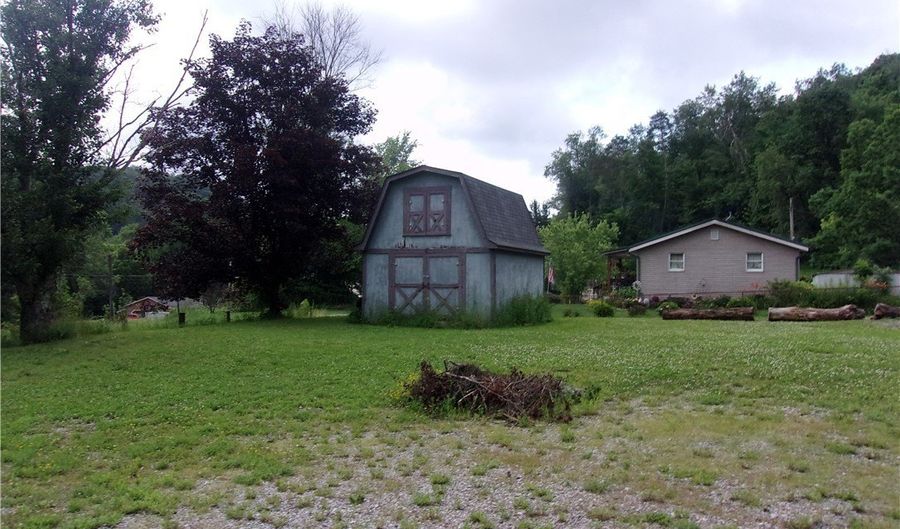 107 Jefferson St, Amsterdam, OH 43903 - 3 Beds, 2 Bath