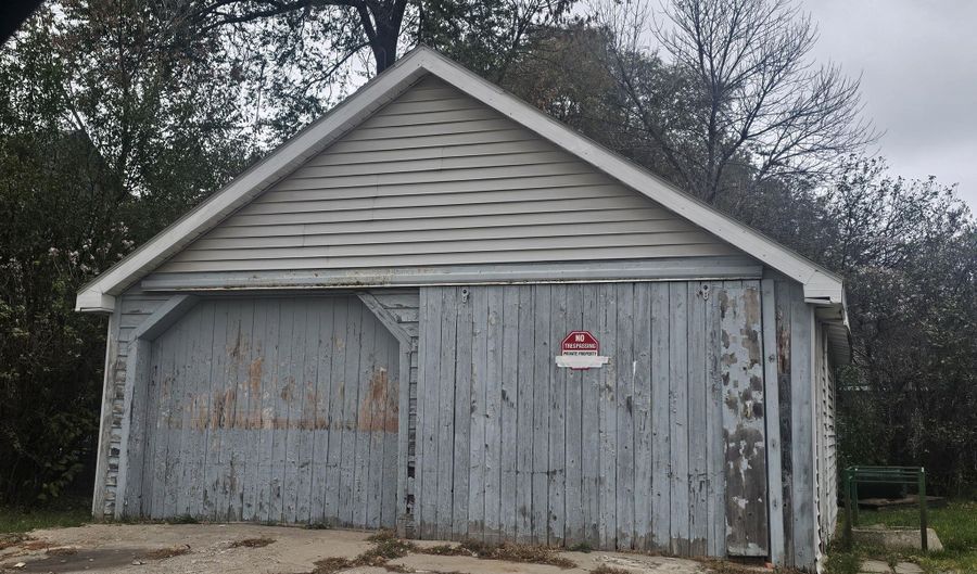 1223 SE 10th Ave, Aberdeen, SD 57401 - 1 Beds, 2 Bath