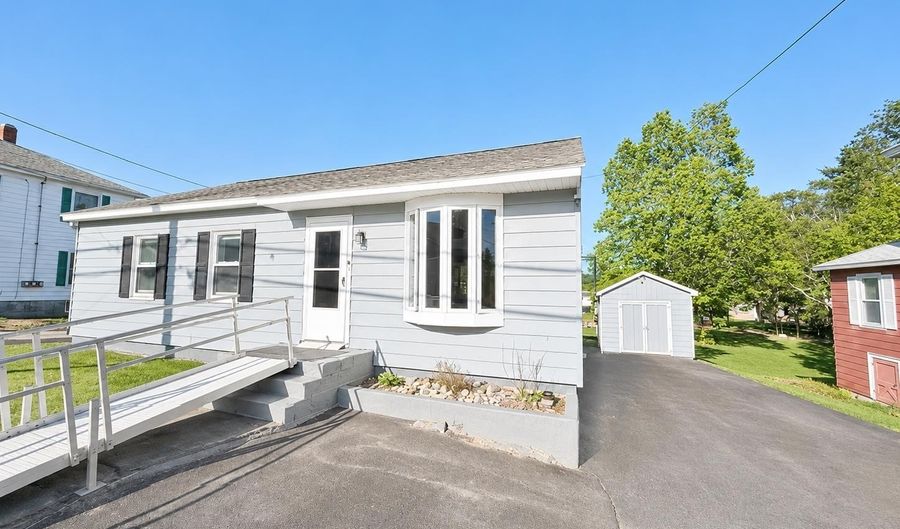 576 Hillside Ave, Berlin, NH 03570 - 3 Beds, 1 Bath