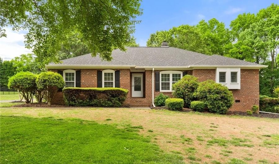 211 Hidden Creek Dr, Advance, NC 27006 - 3 Beds, 3 Bath