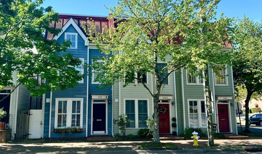 1320 PRINCESS St, Alexandria, VA 22314 - 3 Beds, 3 Bath