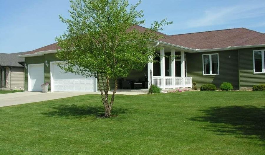 1913 NE 13th Ave, Austin, MN 55912 - 3 Beds, 3 Bath