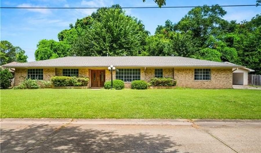5204 ROBINSON Dr, Alexandria, LA 71301 - 4 Beds, 2 Bath