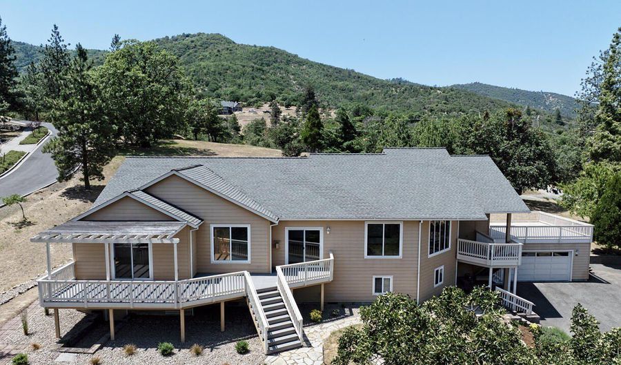 605 Orchard St, Ashland, OR 97520 - 3 Beds, 3 Bath