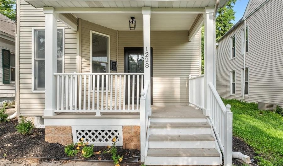 1228 Alton St, Alton, IL 62002 - 3 Beds, 2 Bath