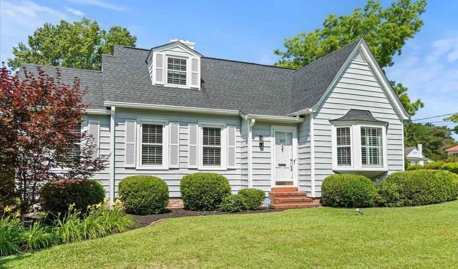 100 McKellar St, Bennettsville, SC 29512 - 4 Beds, 2 Bath