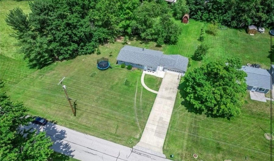 794 Robinhood Dr, Aurora, OH 44202 - 4 Beds, 2 Bath