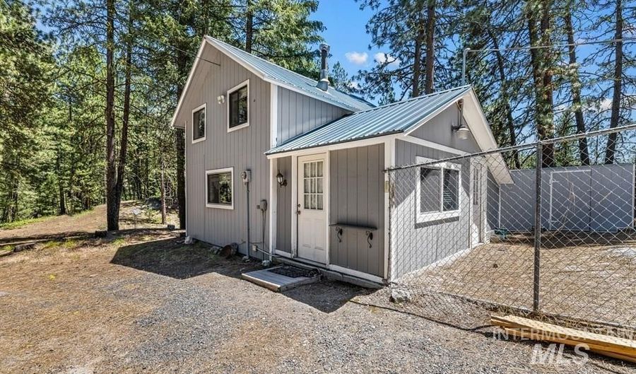 15 Little Donner Dr, Cascade, ID 83611 - 1 Beds, 1 Bath