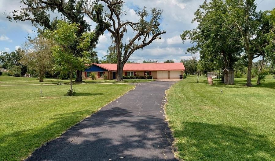 1231 C/R 201A, Angleton, TX 77515 - 3 Beds, 2 Bath