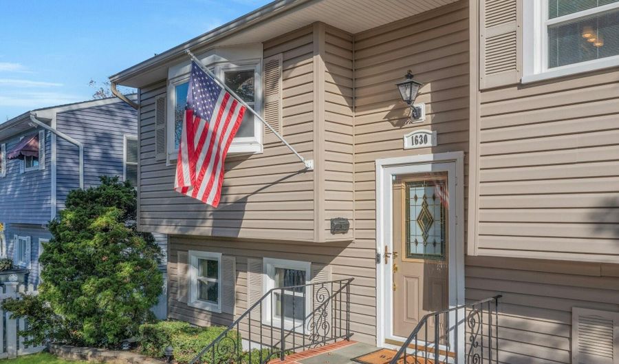 1630 Oakwood Rd, Belmar, NJ 07719 - 4 Beds, 2 Bath