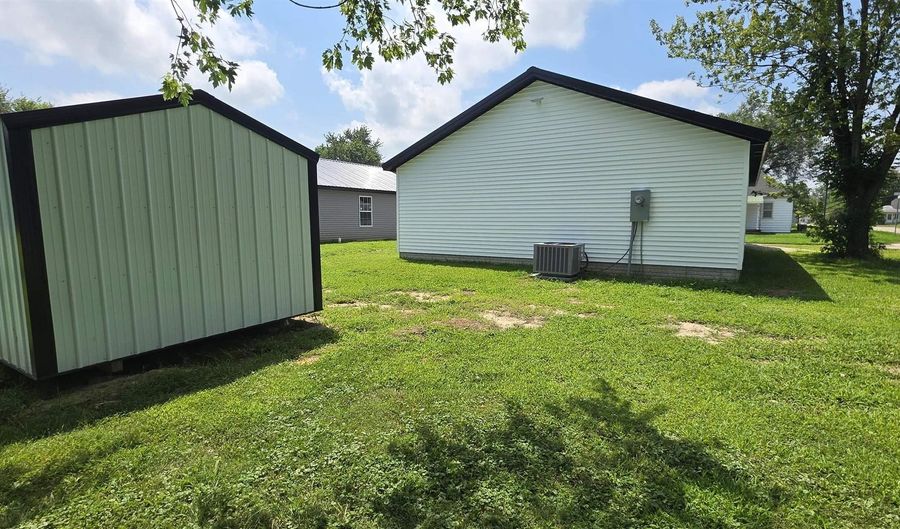 703 S Durbin St, Bicknell, IN 47512 - 3 Beds, 2 Bath
