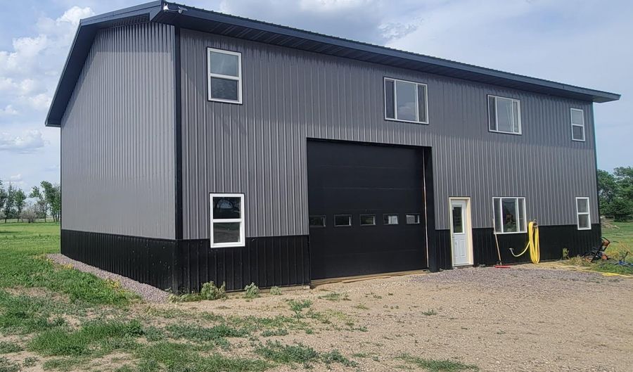 38390 133rd St, Aberdeen, SD 57401 - 3 Beds, 2 Bath