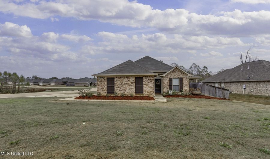 730 Sawgrass Lakes Dr, Brandon, MS 39042 - 3 Beds, 2 Bath