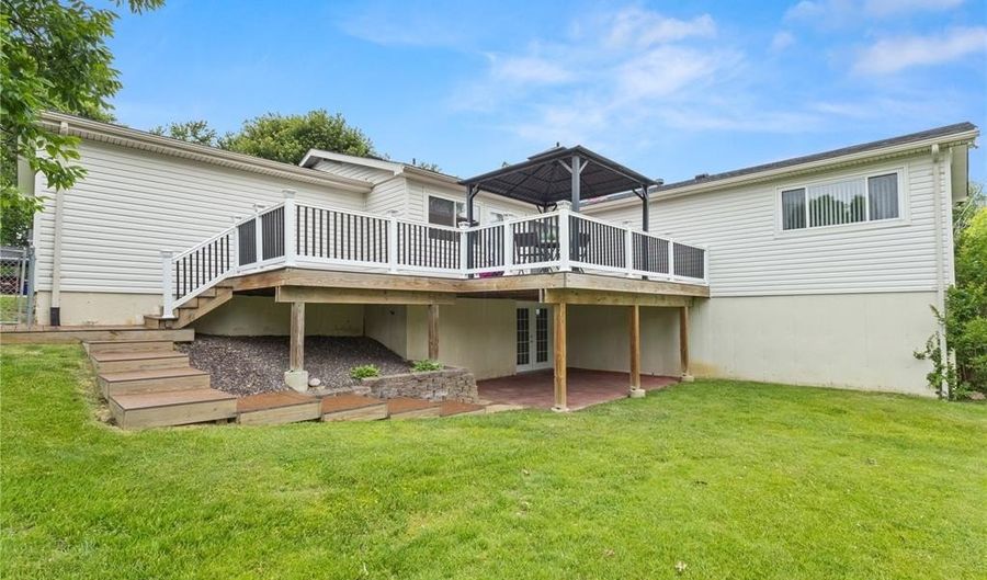 894 Napoli Dr, Ballwin, MO 63021 - 4 Beds, 3 Bath