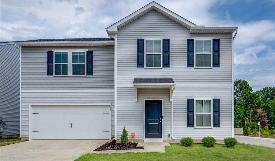 677 Crossings Ln, Akron, OH 44320 - 3 Beds, 3 Bath